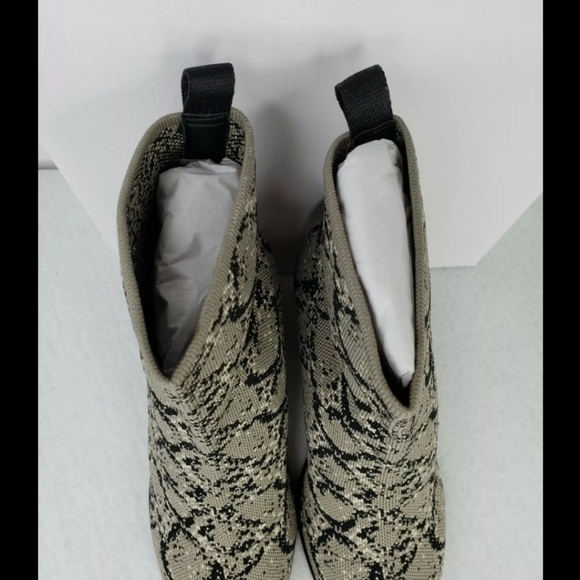 Steven N.Y. Nikia Multi Color Snake Print Fabric Notched Out Heel Boot Sz 8. - Picture 7 of 9